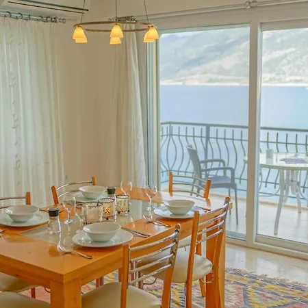 Mona With Sea Platform Апартаменты *