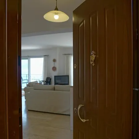 Апартаменты Mona With Sea Platform