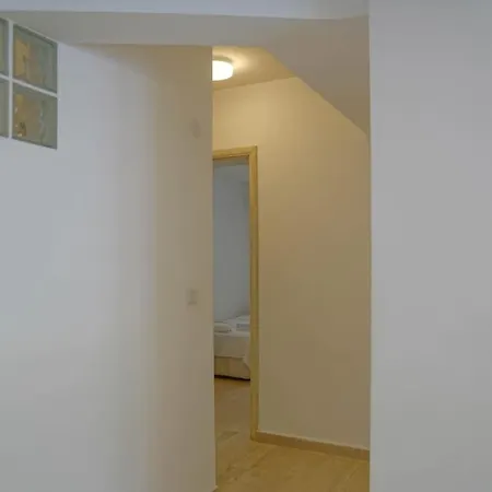 Mona With Sea Platform Апартаменты *