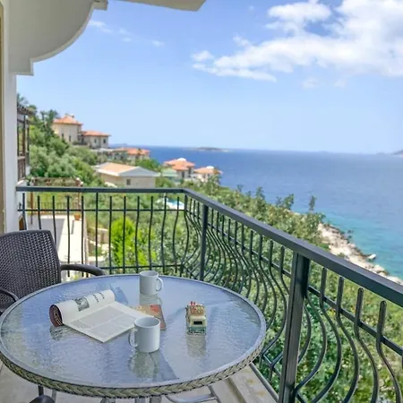 Mona With Sea Platform