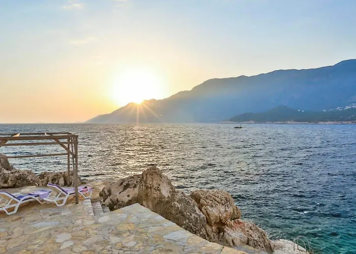 Mona With Sea Platform * Kas