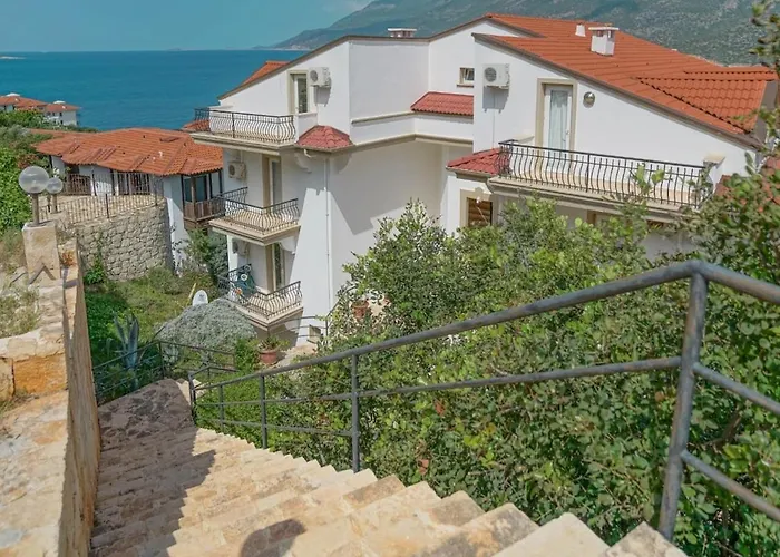 Mona With Sea Platform