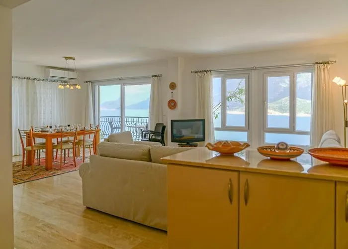 Apartamento Mona With Sea Platform