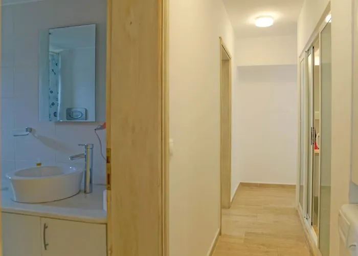 Apartamento Mona With Sea Platform *